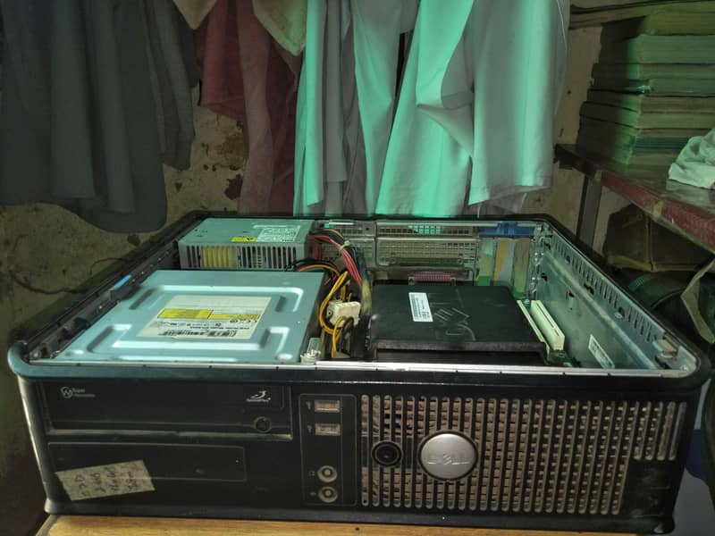core 2 duo, 160 HHD, 2 GB DDR2 RAM,  with free screen and keyboard. 5
