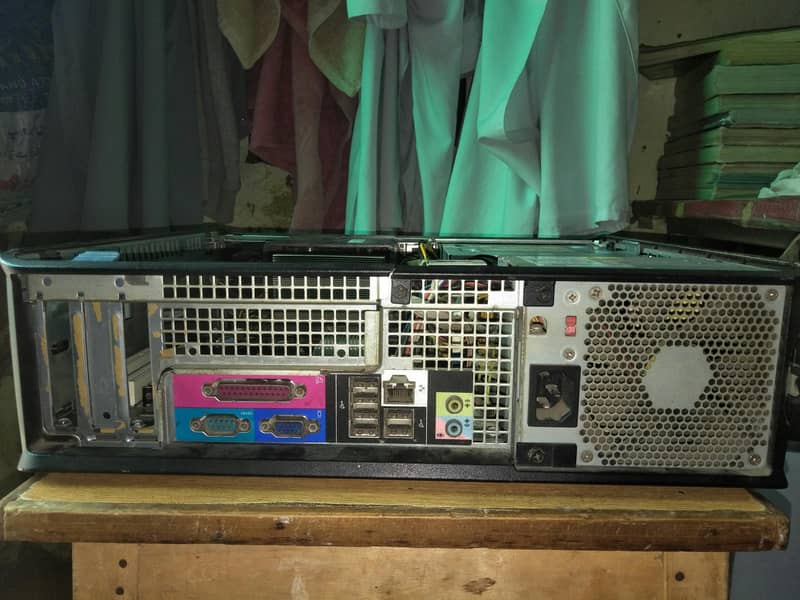 core 2 duo, 160 HHD, 2 GB DDR2 RAM,  with free screen and keyboard. 6