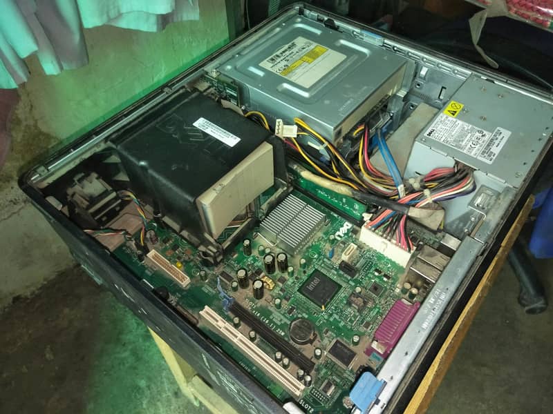 core 2 duo, 160 HHD, 2 GB DDR2 RAM,  with free screen and keyboard. 8