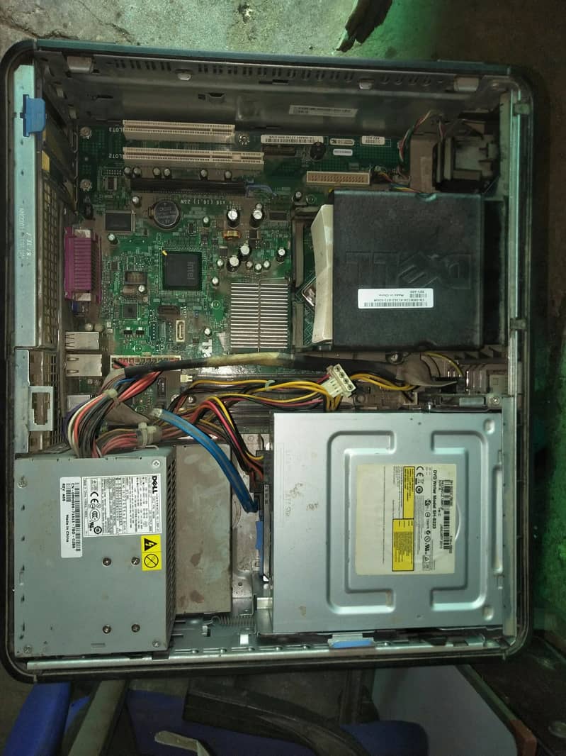 core 2 duo, 160 HHD, 2 GB DDR2 RAM,  with free screen and keyboard. 9