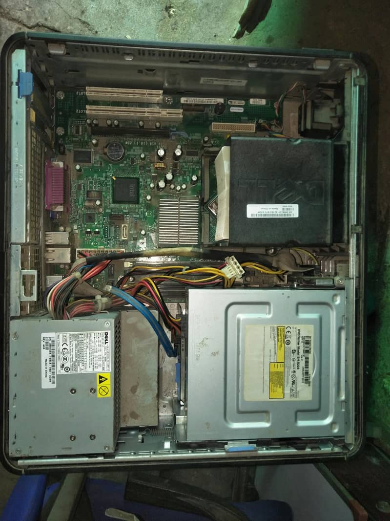core 2 duo, 160 HHD, 2 GB DDR2 RAM,  with free screen and keyboard. 10
