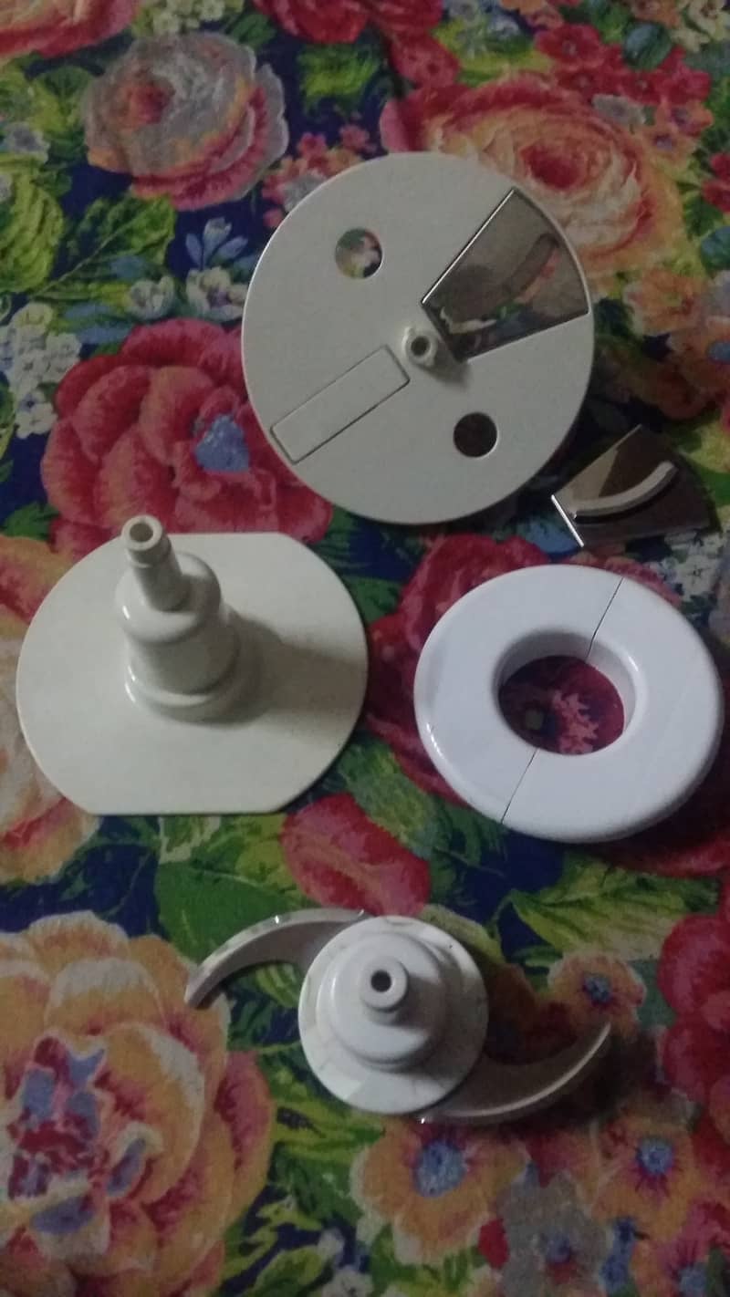 Multi food processor blind chop grind and many more 2