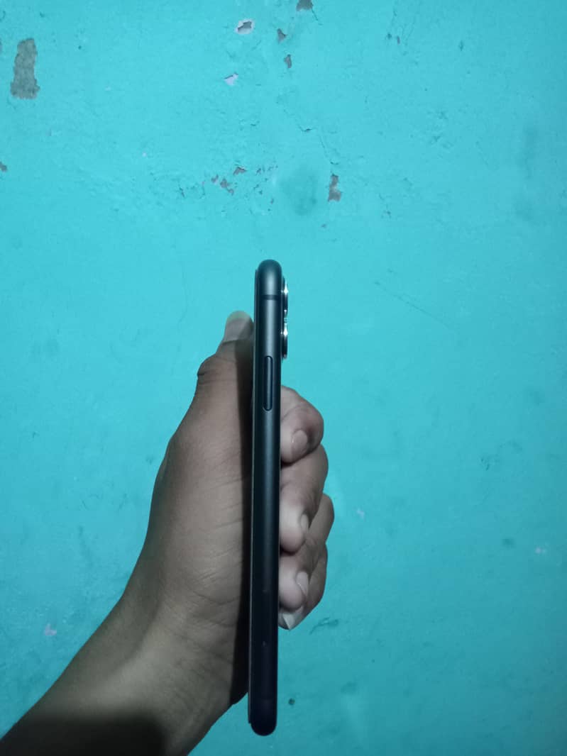 jv 99% battery health with box 10/10 condition 1