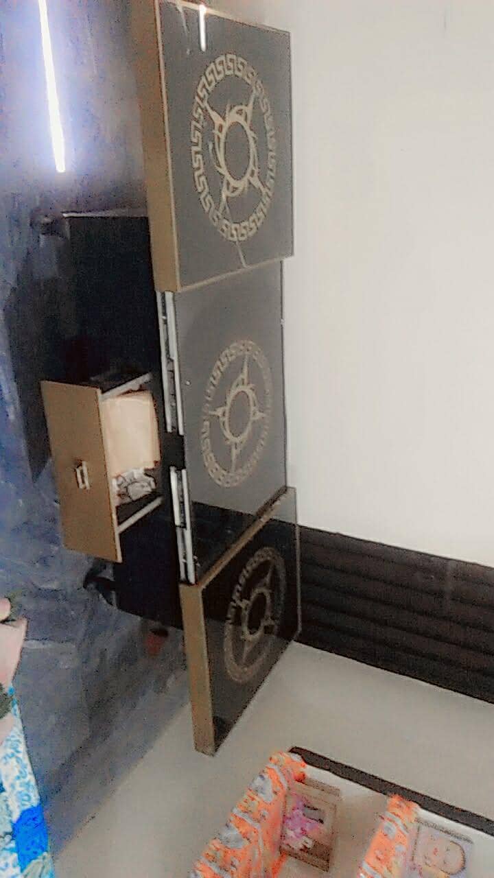 folding table sir ik saide ka miror thora sa crash he baqi bikul new h 3