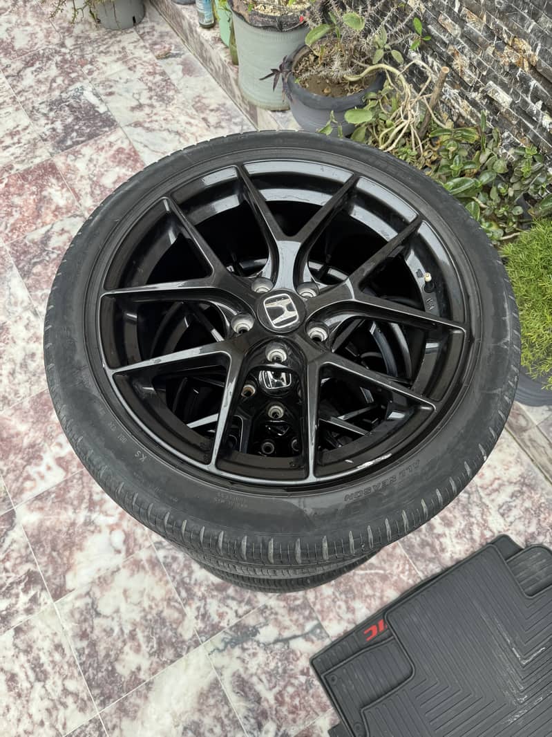 Honda Civic, type R Rim and Tire rims in 95% new tire 78% new - Tyres ...