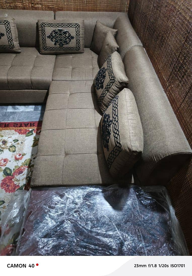 L Shaped Sofa with foldable table 3