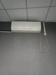1.5 ton GREE inverter (6 months used)