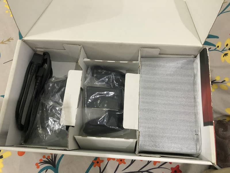 Nintendo Switch V1 (Non-JB) Full Box + 256gb memory card 3