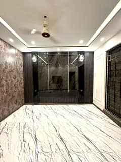 10 MARLA UPPER PORTION FOR RENT AVAILABLE IN COLLEGE ROAD LAHORE