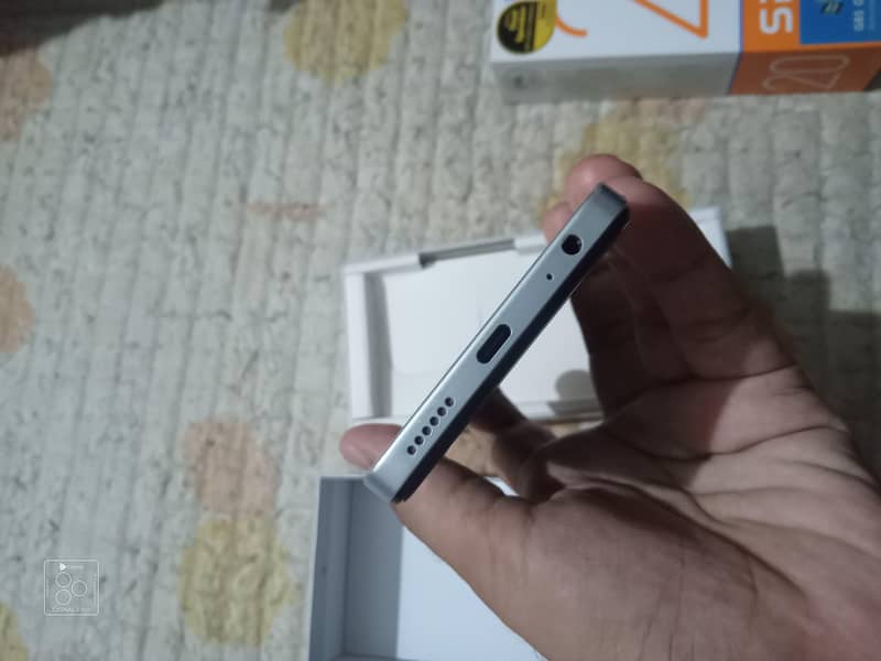 Tecno Spark 20 8+8/256 Cyber White  in 10/10 condition like NEW. 3