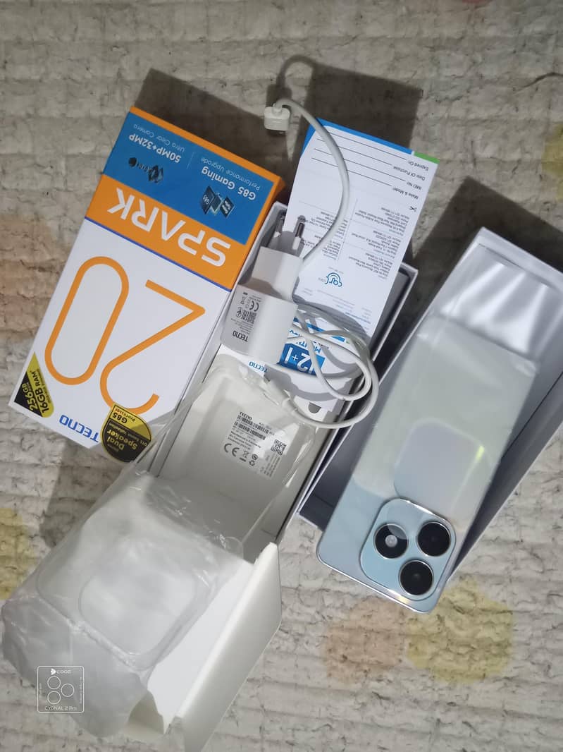 Tecno Spark 20 8+8/256 Cyber White  in 10/10 condition like NEW. 4