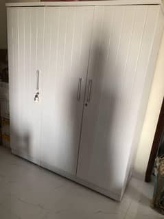 3 door wardrobes