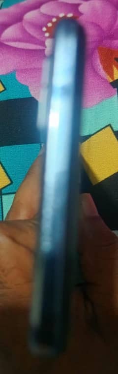 vivo V21.  -  8+8 GB RAM. -   128 GB ROM