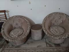 FOR SALE : 2 Coffee Chairs with Round Center Table