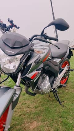 HONDA CB 250F just 2700 km used in brand new showroom condition