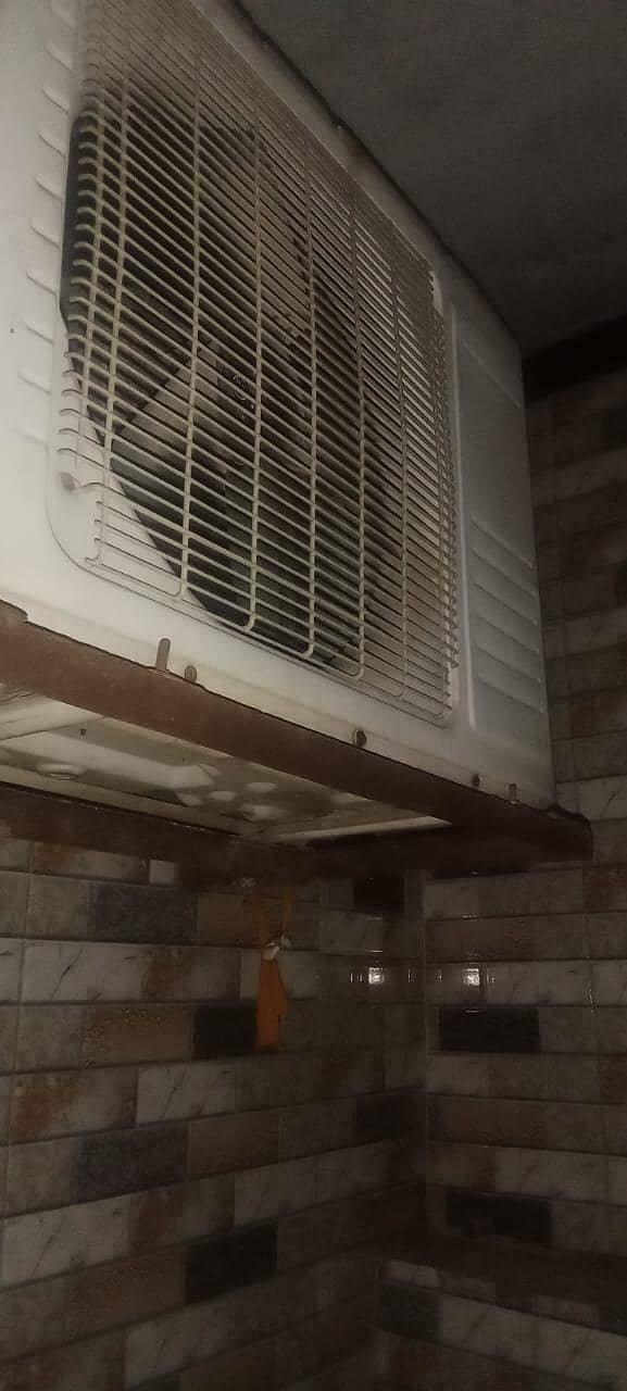 I want to sale my Ac with 10/10 condition. just buy and use. 2