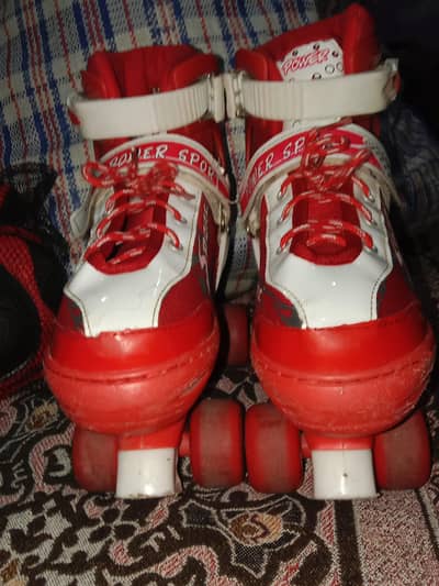 SKATING SHOES 10/10 CONDITION