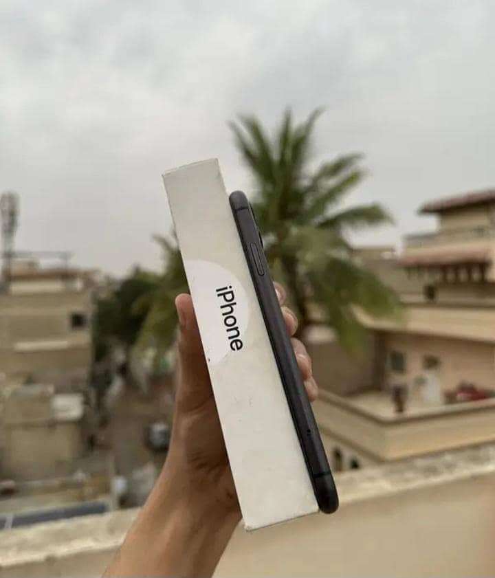 iphone 11 factory unlock [with box] 4
