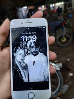 I am selling iphone8