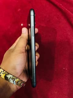iPhone 11  (duel pta approved ) with box 64 Gb