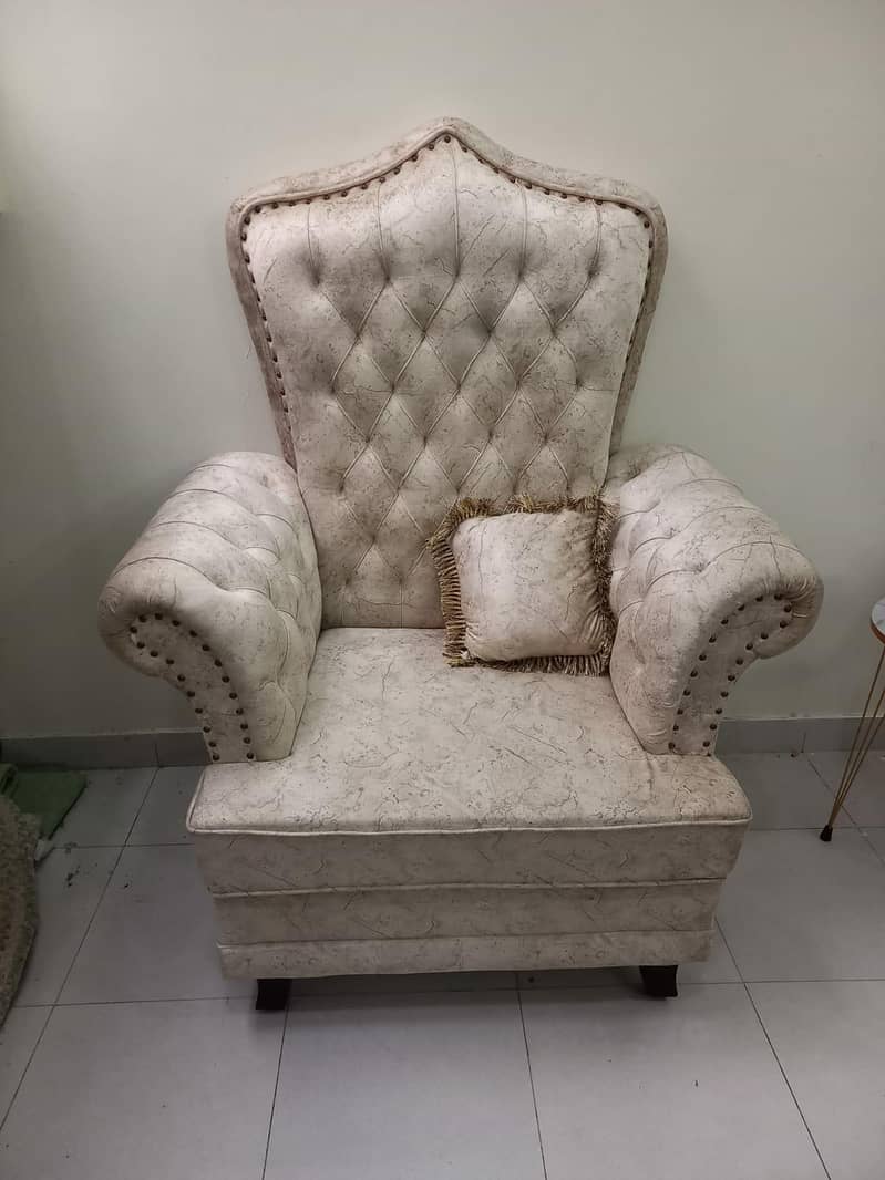 7 seater sofa set in good condition also table 0
