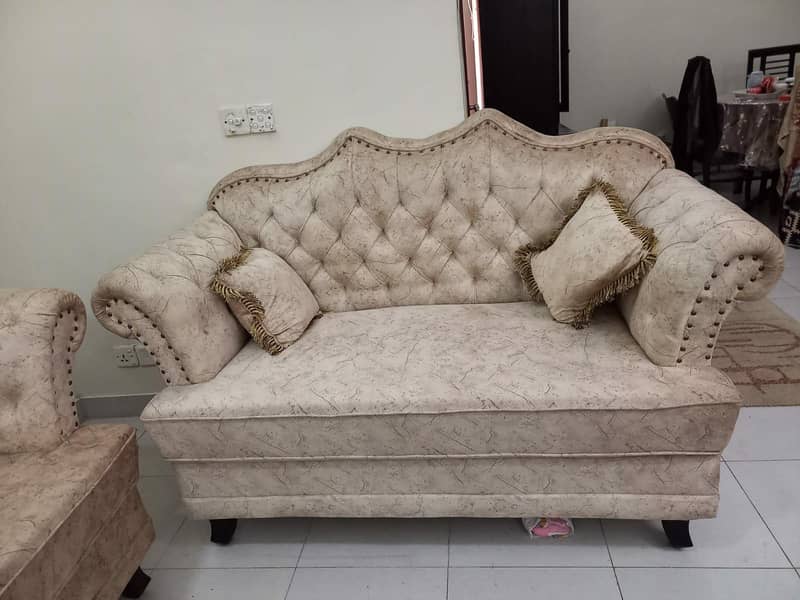 7 seater sofa set in good condition also table 2