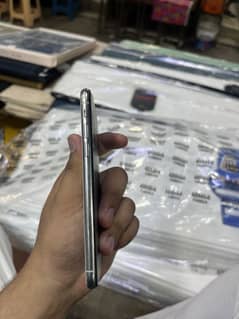 iPhone X