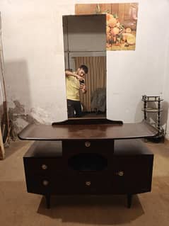 Khoobsurat Dressing Table - Ziada Storage Ke Sath!