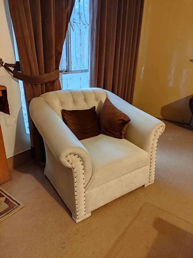 5-Seater Sofa Set with Center & 2 Side Tables 1