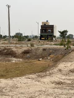 *5 Marla Residential corner plot for Sale In New Lahore city ph3*