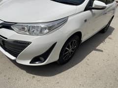 Yaris 1.5 Ativ X cvt full orginal on my name car excellent condition