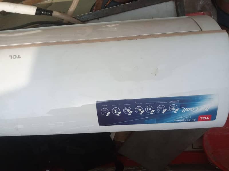 TCL Air condition 2 ton only 4 month used, lush condition 0