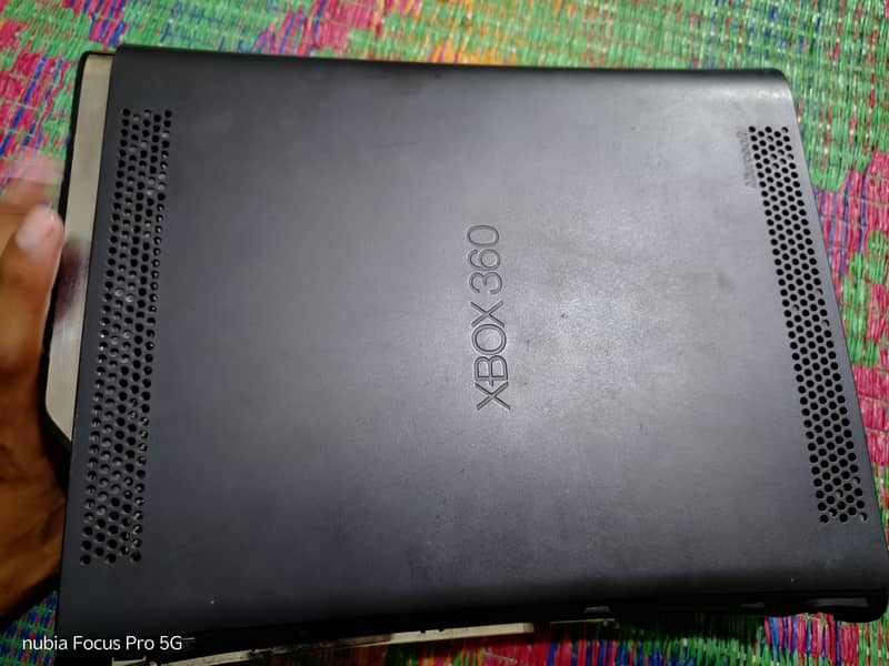 Xbox 360 with controller and installed games 1