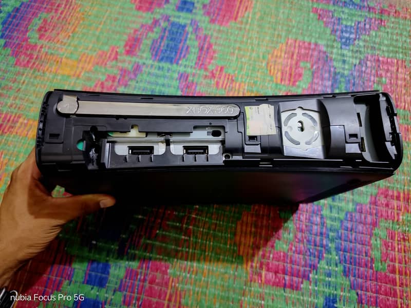 Xbox 360 with controller and installed games 3