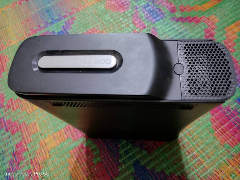 Xbox 360 with controller and installed games 4