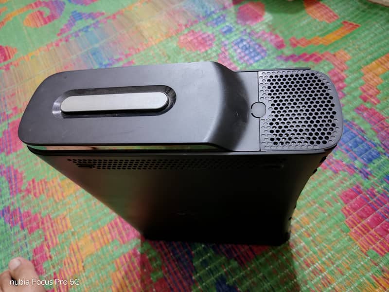 Xbox 360 with controller and installed games 5