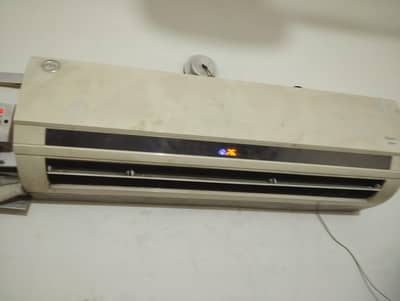 Pel 1 Ton Air Conditioner in Mint Condition