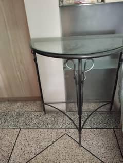 D shape console