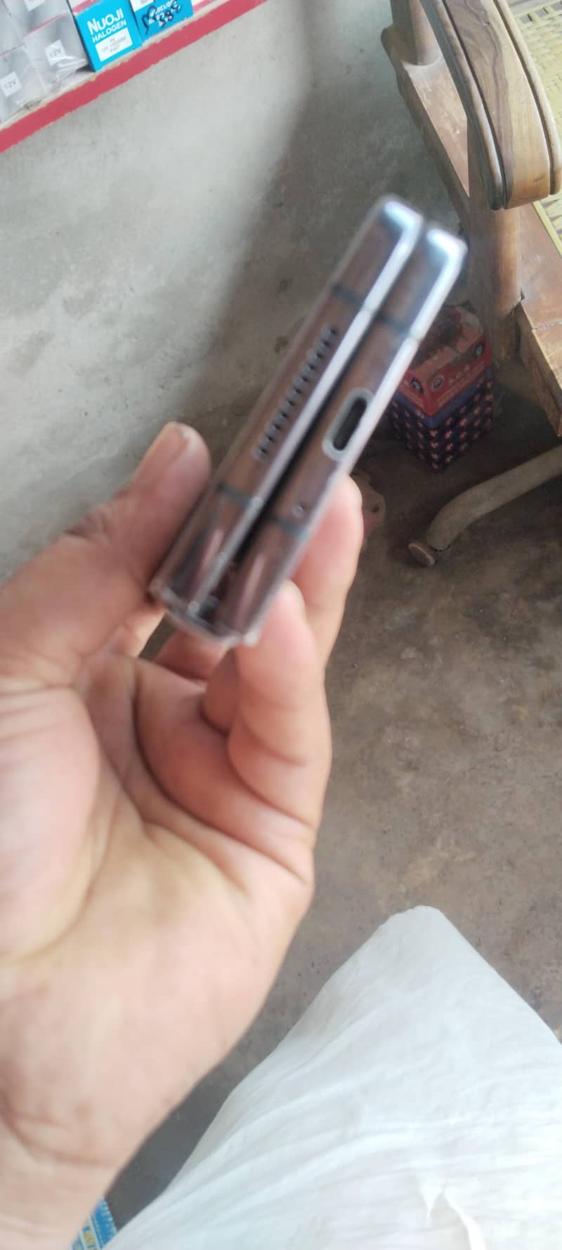 12 Ram 512 memory  Non Pta inner screen damage condition 10/9 6