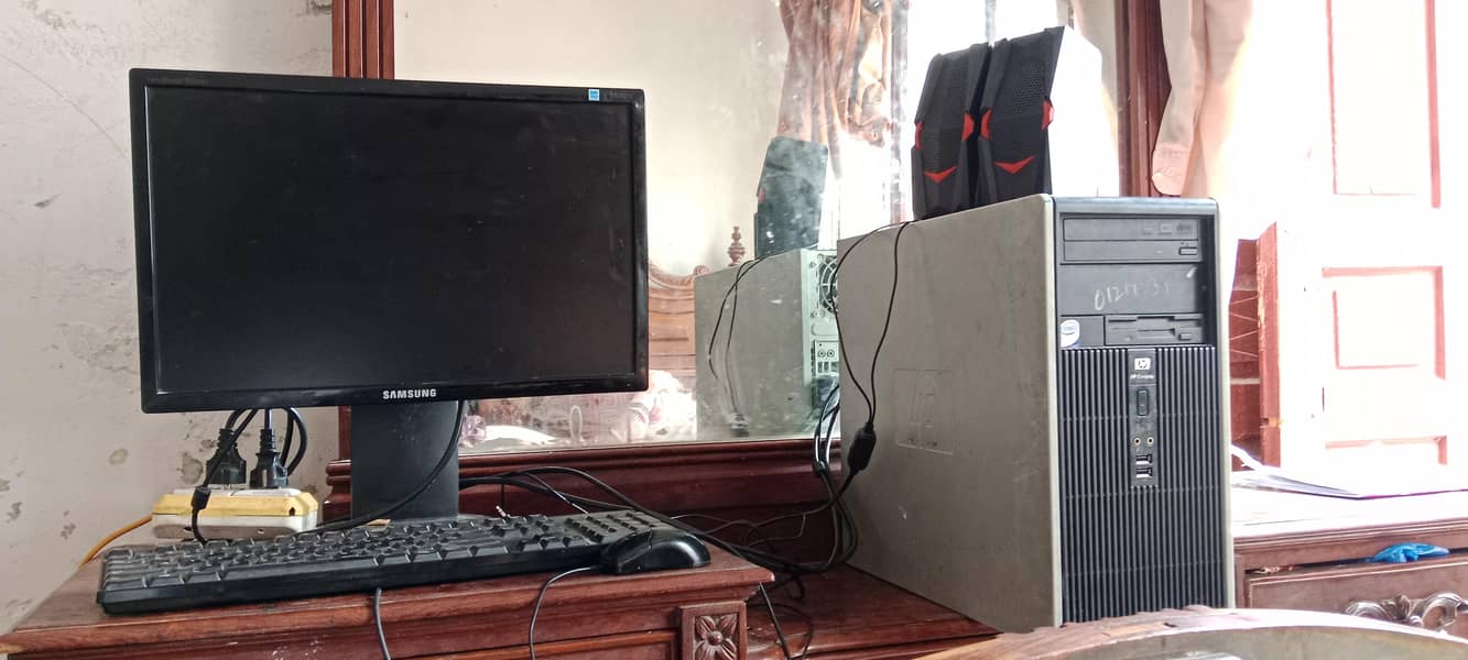 Full Computer with LCD, CPU, KEYBOARD, MOUSE, SPEAKERS 0
