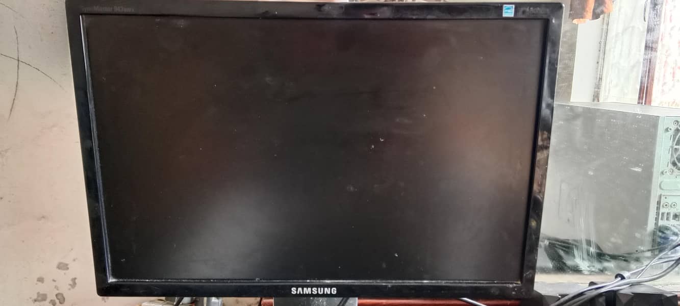 Full Computer with LCD, CPU, KEYBOARD, MOUSE, SPEAKERS 2