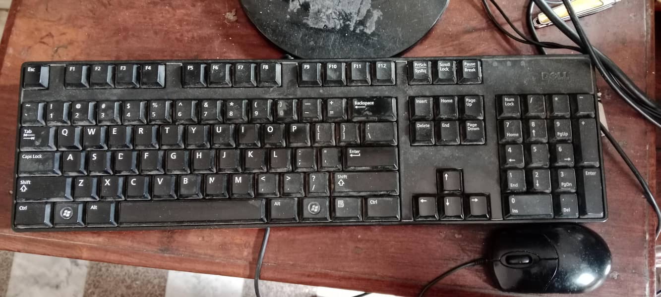 Full Computer with LCD, CPU, KEYBOARD, MOUSE, SPEAKERS 4