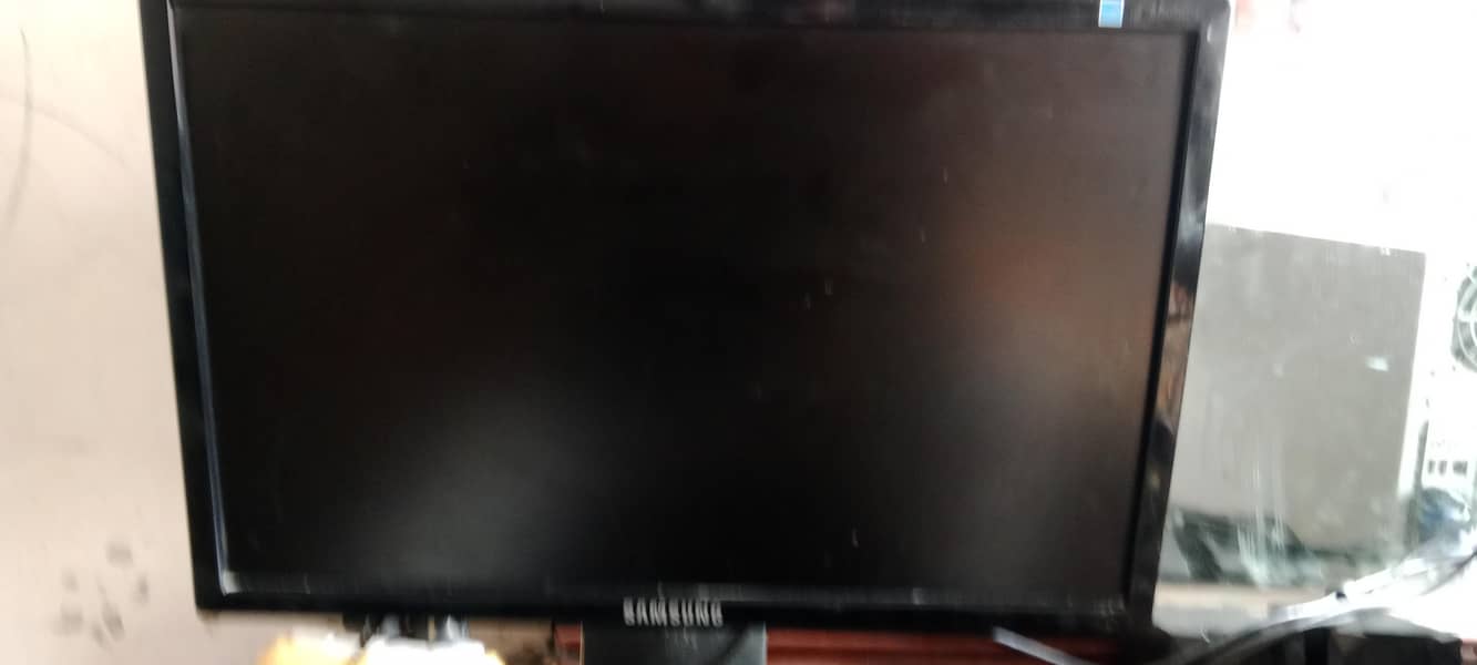 Full Computer with LCD, CPU, KEYBOARD, MOUSE, SPEAKERS 8