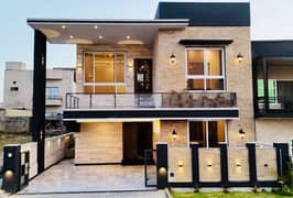 10 Marla Luxury House For Rent