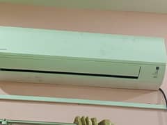 Daikin 1.5 Ton Non-Inverter Split AC FT20JXV1P
