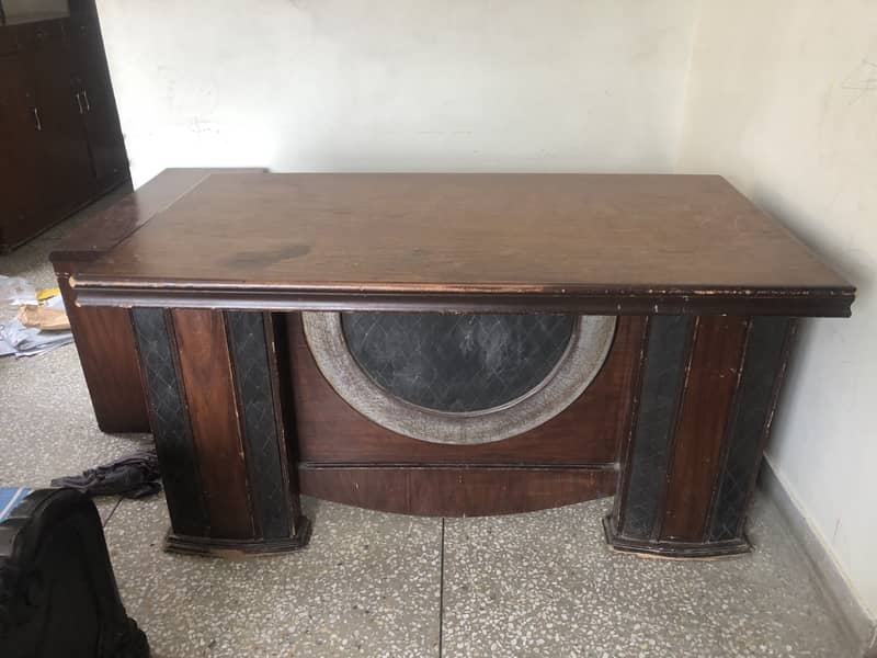 Office Table along with side table 0