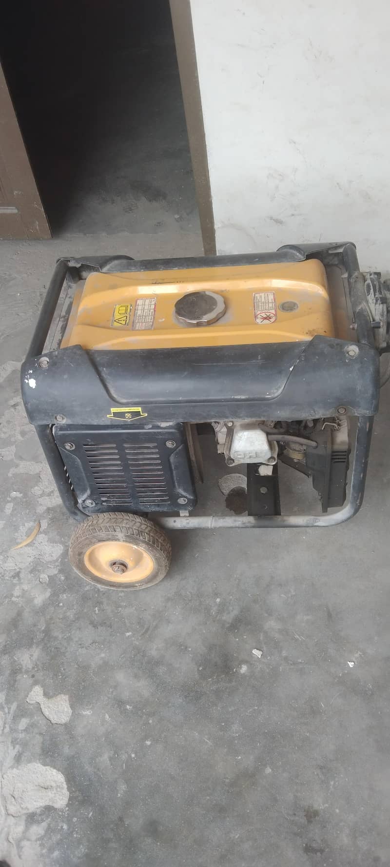 Generator 3 K. V  Switch on with key and rope option is available 0