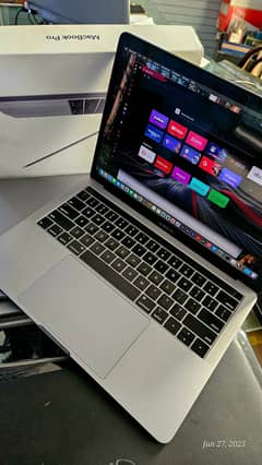 MacBook Pro 13 Retina Touch ID TouchBar SpaceGrey |Box Low Cycle Count