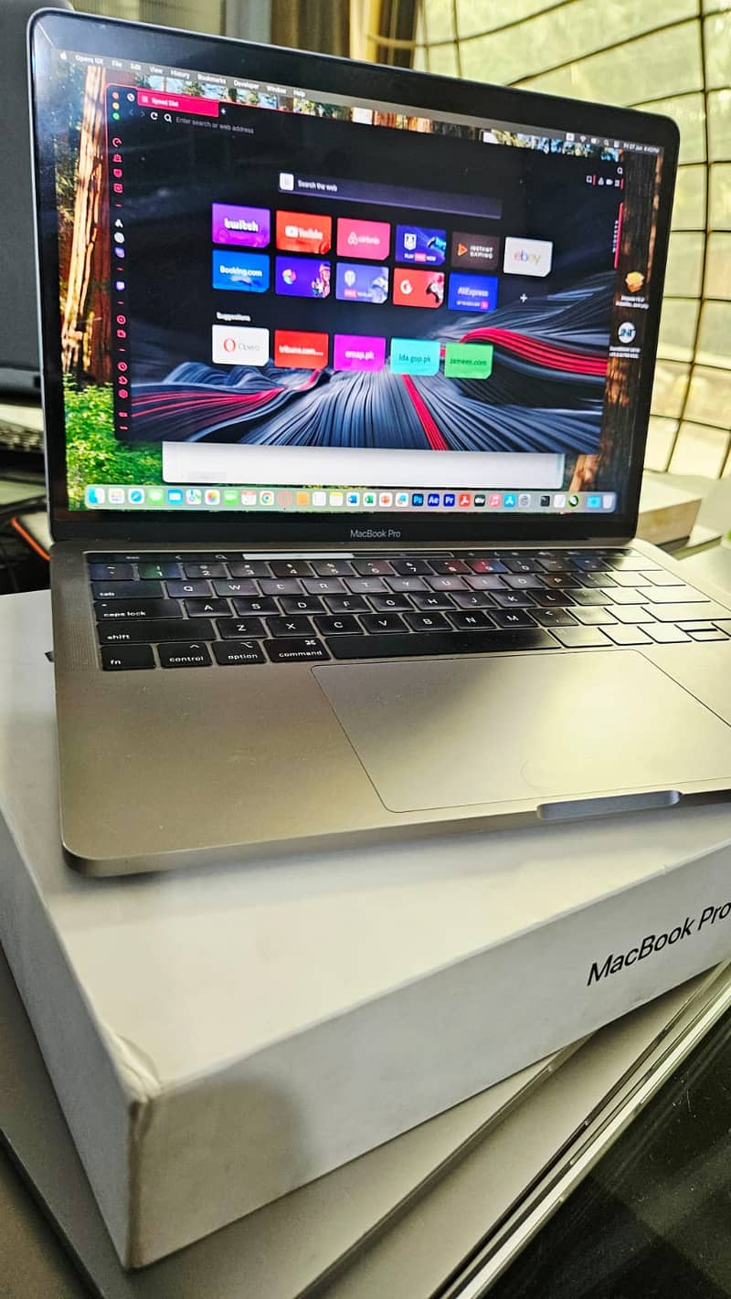 MacBook Pro 13 Retina Touch ID TouchBar SpaceGrey |Box Low Cycle Count 1