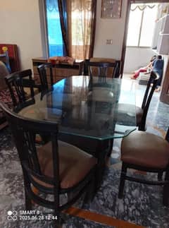 (Urgent sale) Six Seater dining table with glass top